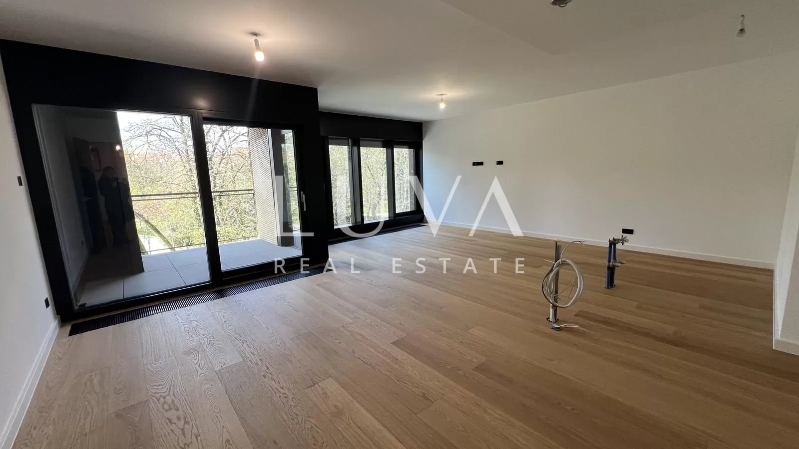 Zagreb, Ribnjak, Luxury 5-Bedroom Apartment on the Second Floor, 143 m² for Sale