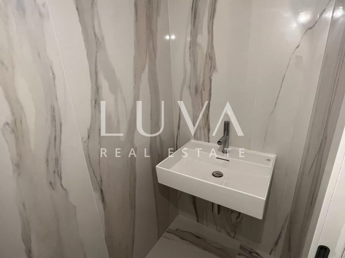 Zagreb, Ribnjak, Luxury 5-Bedroom Apartment on the Second Floor, 143 m² for Sale