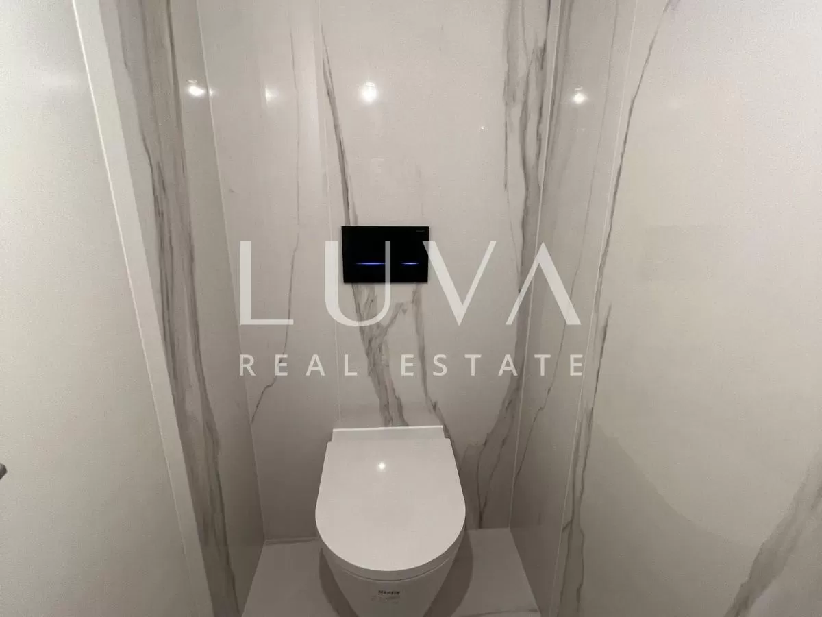 Zagreb, Ribnjak, Luxury 5-Bedroom Apartment on the Second Floor, 143 m² for Sale