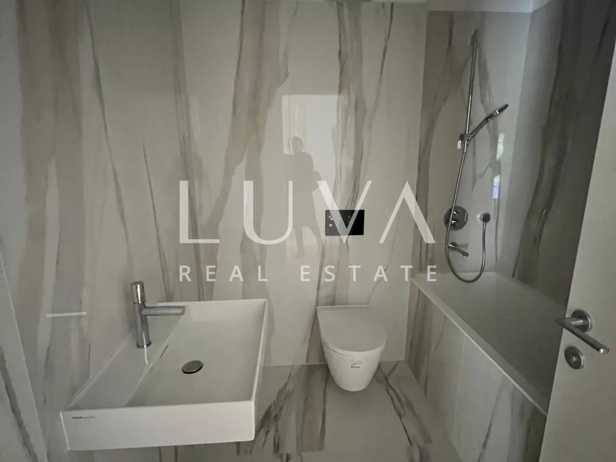 Zagreb, Ribnjak, luxuriöse 5-Zimmer-Wohnung im dritten Stock, 143 m², zu verkaufen.
