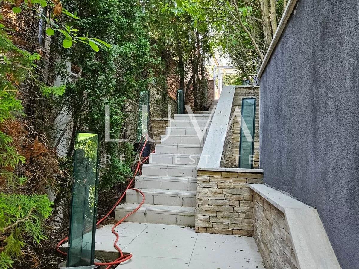 Gornje Prekrižje, luxuriöse Familienvilla mit Pool zu verkaufen