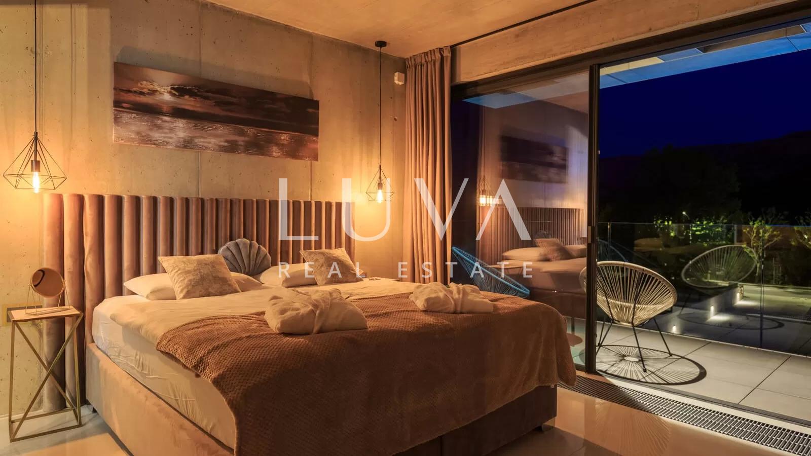 Baška, Krk, luksuzna vila s bazenom i Jacuzzi-jem blizu mora
