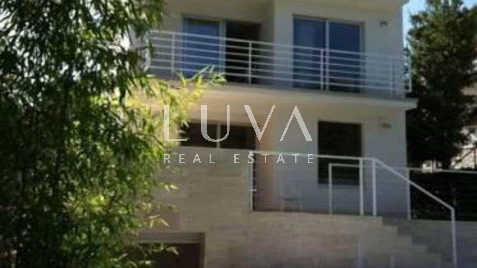 Rovinj, Borik, luksuzna kuća s bazenom blizu mora na prodaju